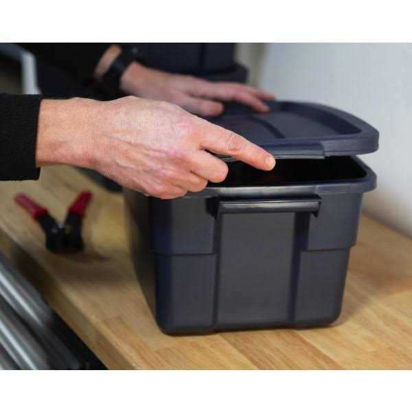 Rubbermaid Roughneck Storage Tote - Image 5