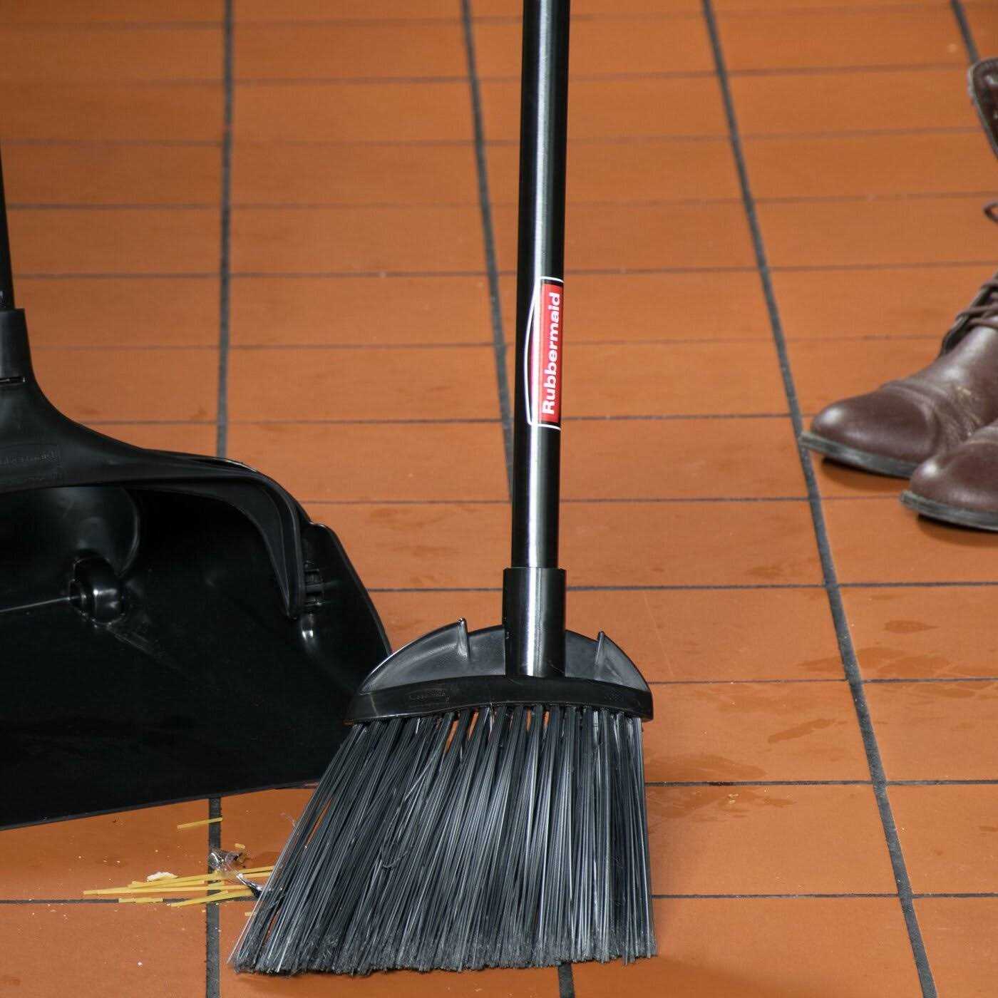 Rubbermaid Lobby Pro Upright Dustpan FG253100BLA - Image 4