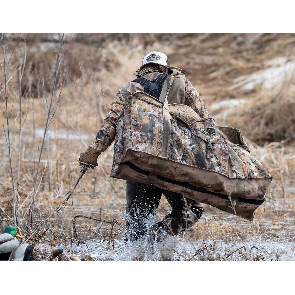 Rig'Em Right 12-Slot Deluxe Optifade Marsh Duck Decoy Bag - Image 4