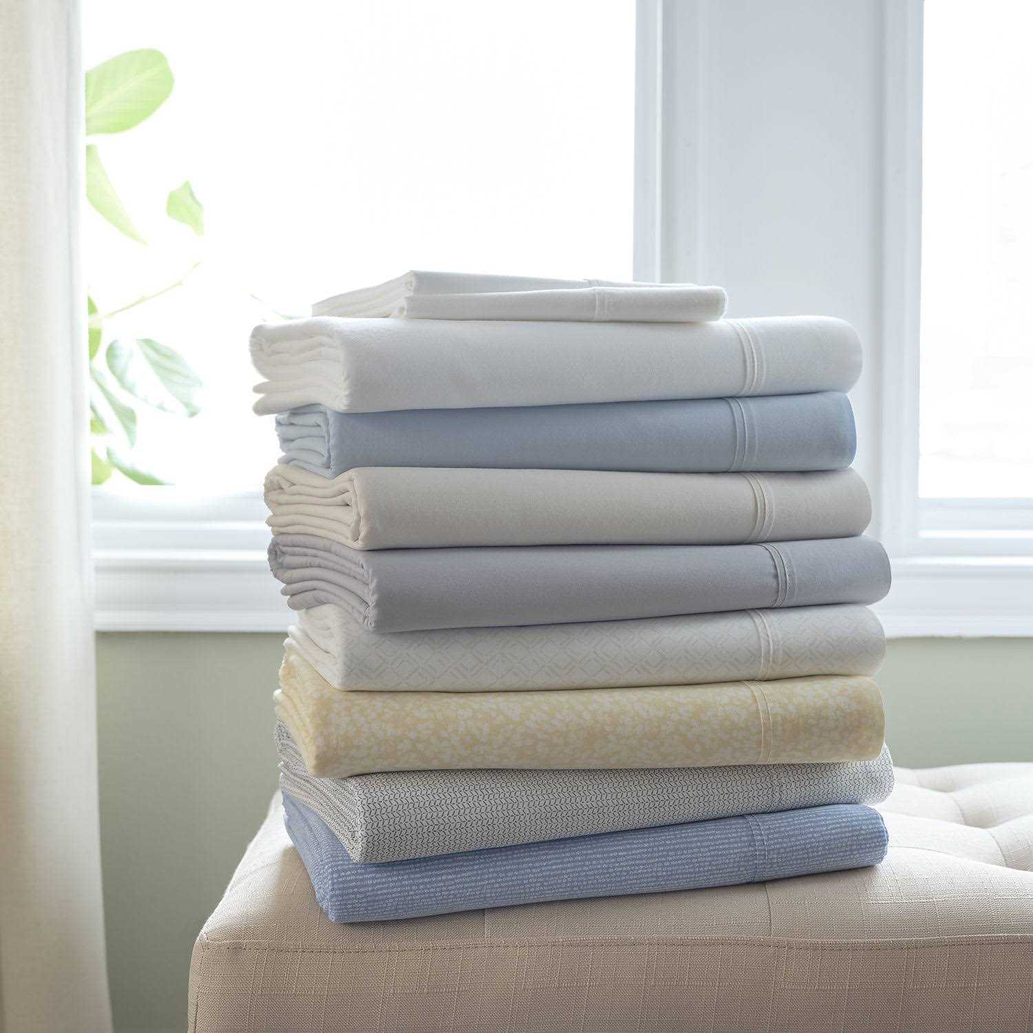 Fieldcrest 300 Thread Count Cotton Percale Sheet Set - Image 4