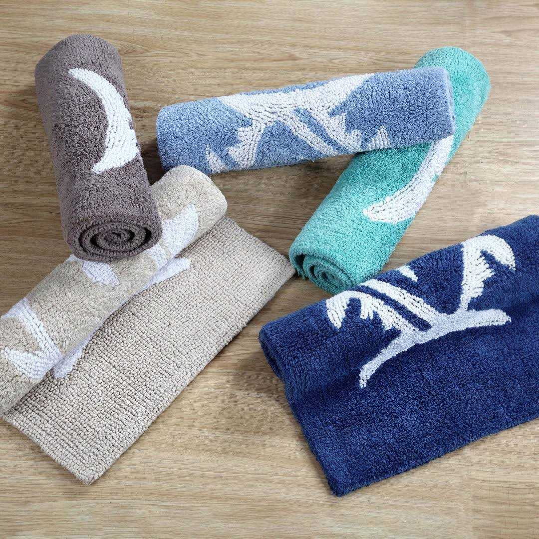 Southern Tide Reversible Skipjack Bath Rug - Image 5