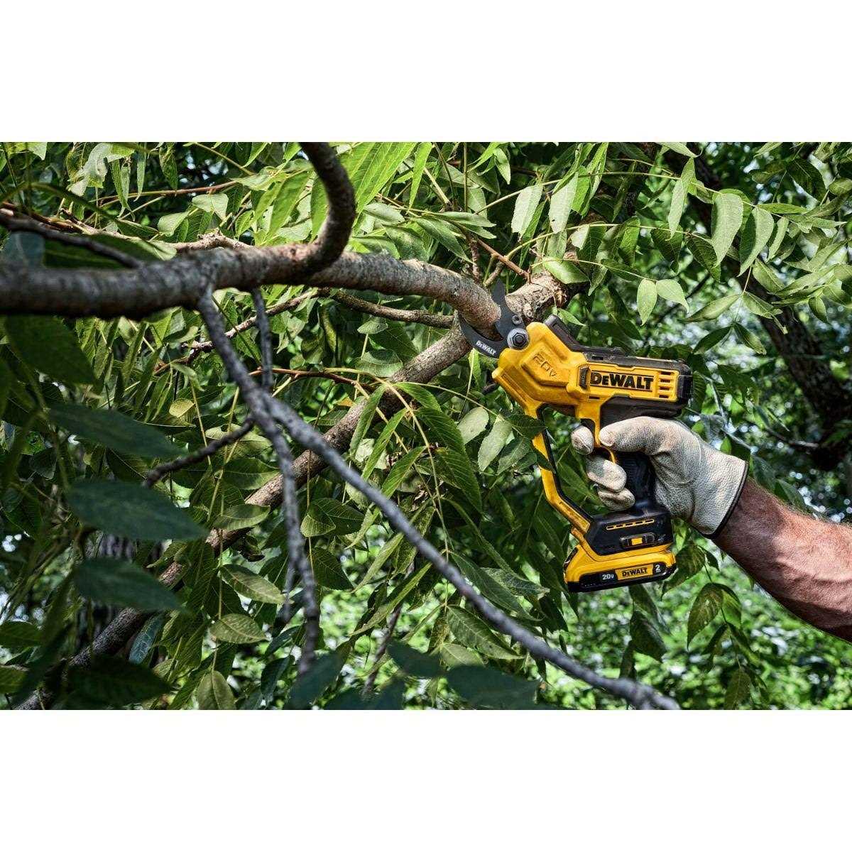 Dewalt DCPR320B 20V MAX Cordless Pruner - Image 5