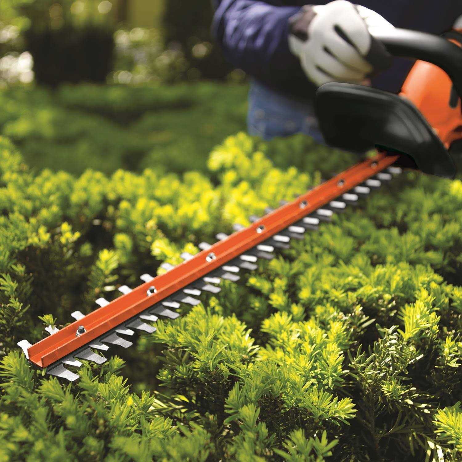 BLACK+DECKER 20V MAX Cordless Hedge Trimmer - Image 4