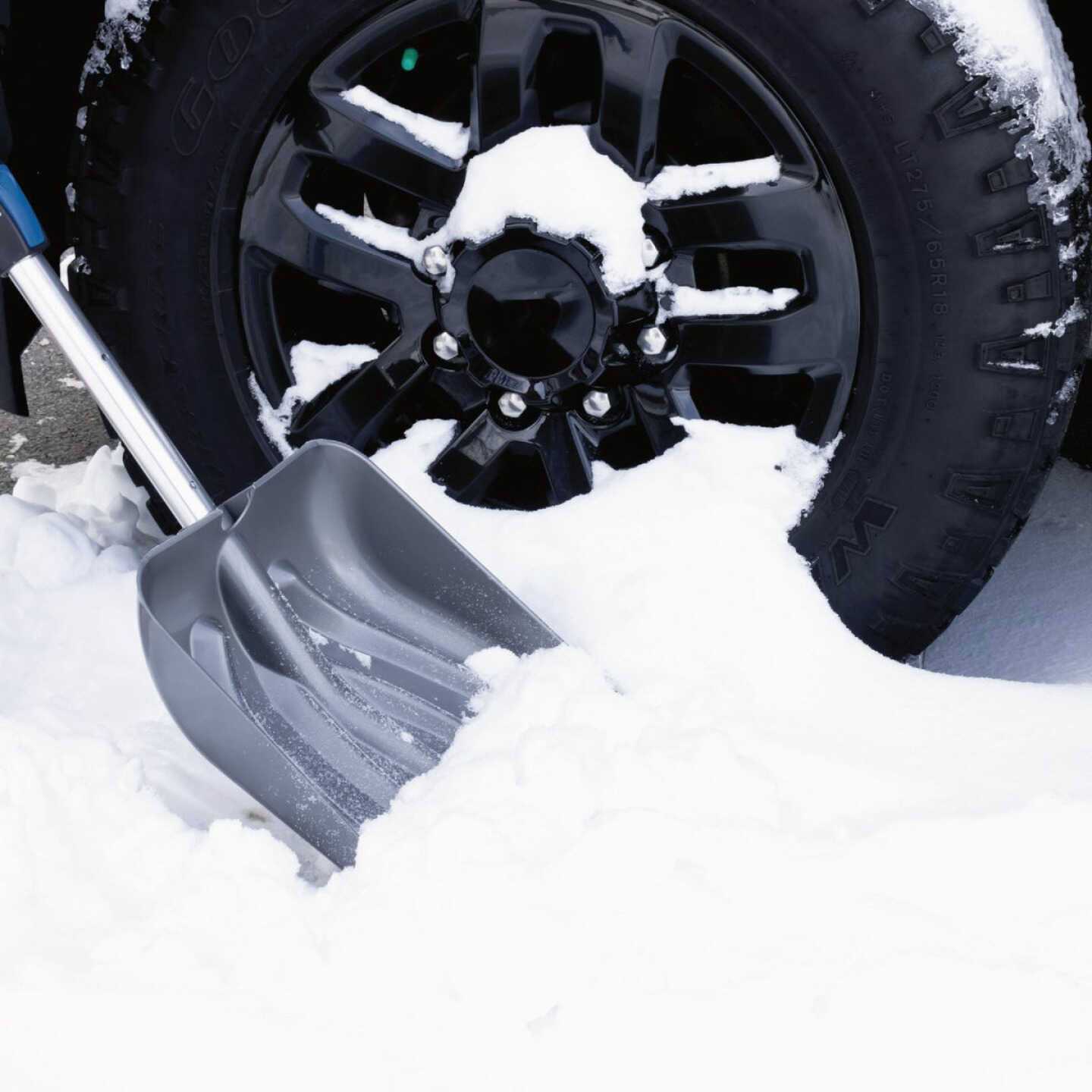 Suncast 11 Telescoping Car Shovel - Image 4