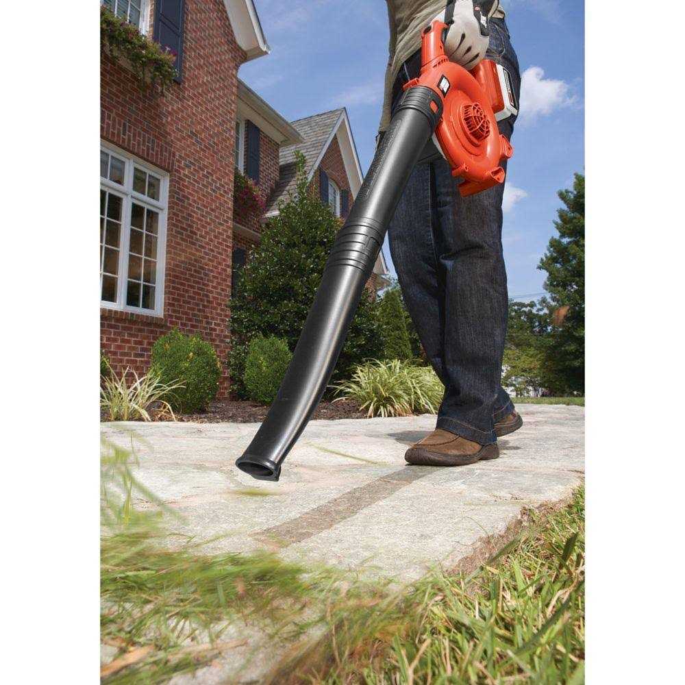 BLACK+DECKER LSW36 40V MAX* Lithium Cordless Sweeper - Image 3