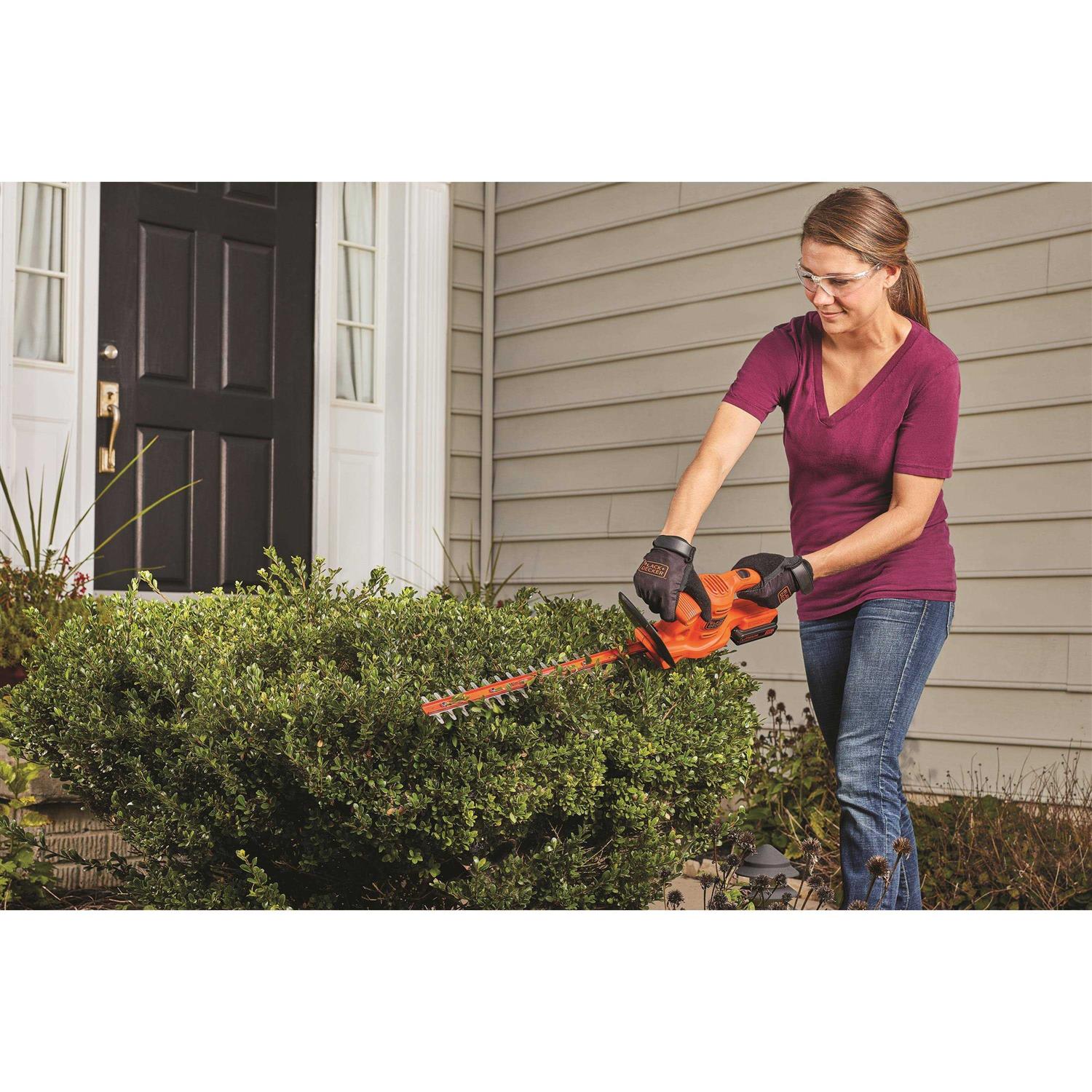 Black+decker 20V MAX Cordless Hedge Trimmer - Image 3