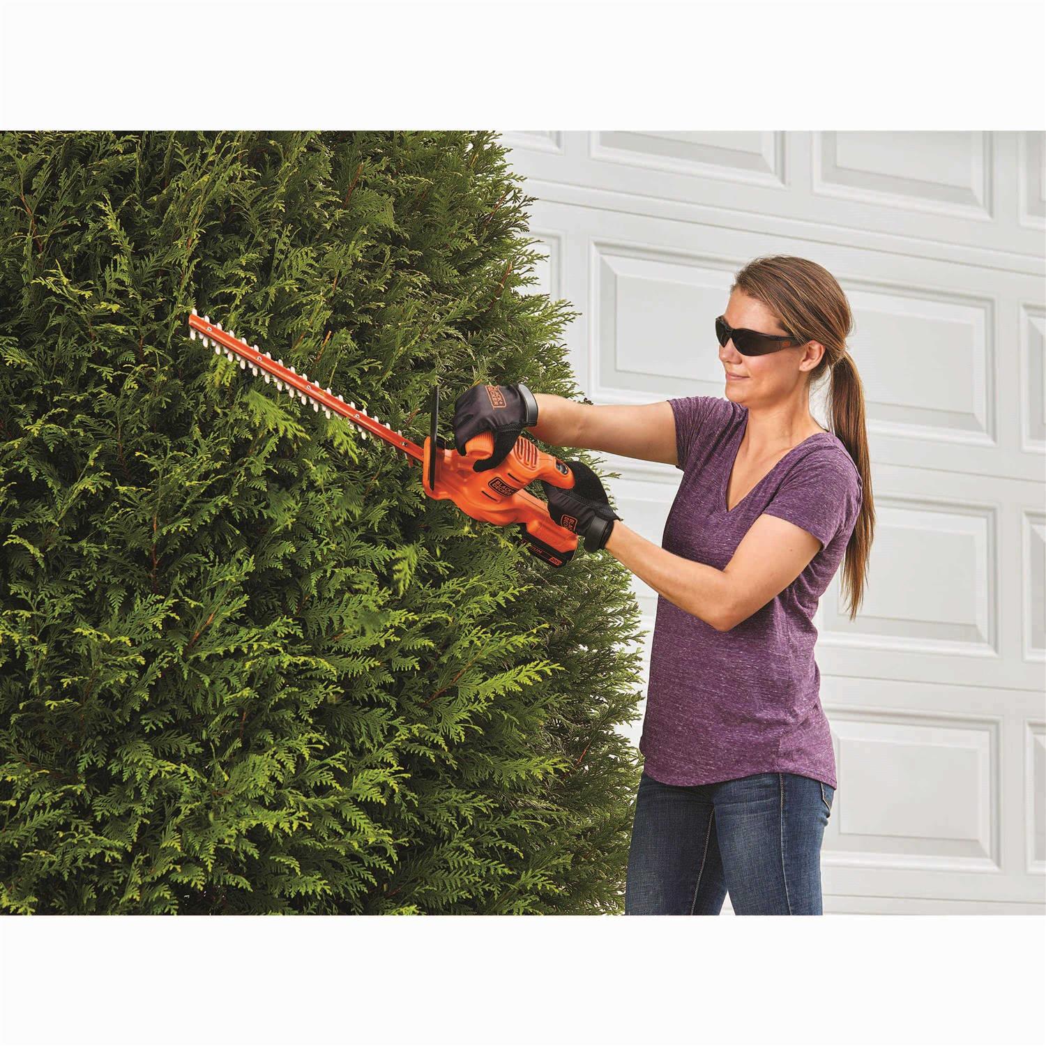 Black+decker 20V MAX Cordless Hedge Trimmer - Image 5