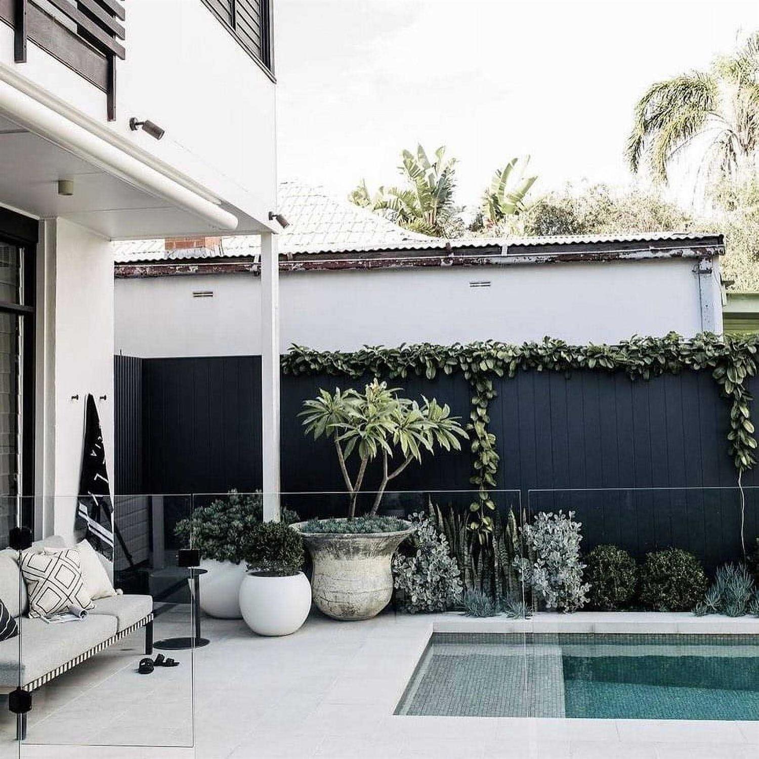 Dty Signature Mount Sherman 1-Piece Fiberstone Planter - Image 5