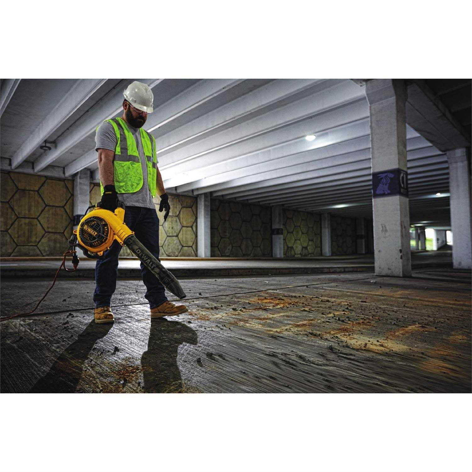 DEWALT DWBL700 12 Amp Handheld Blower - Image 3