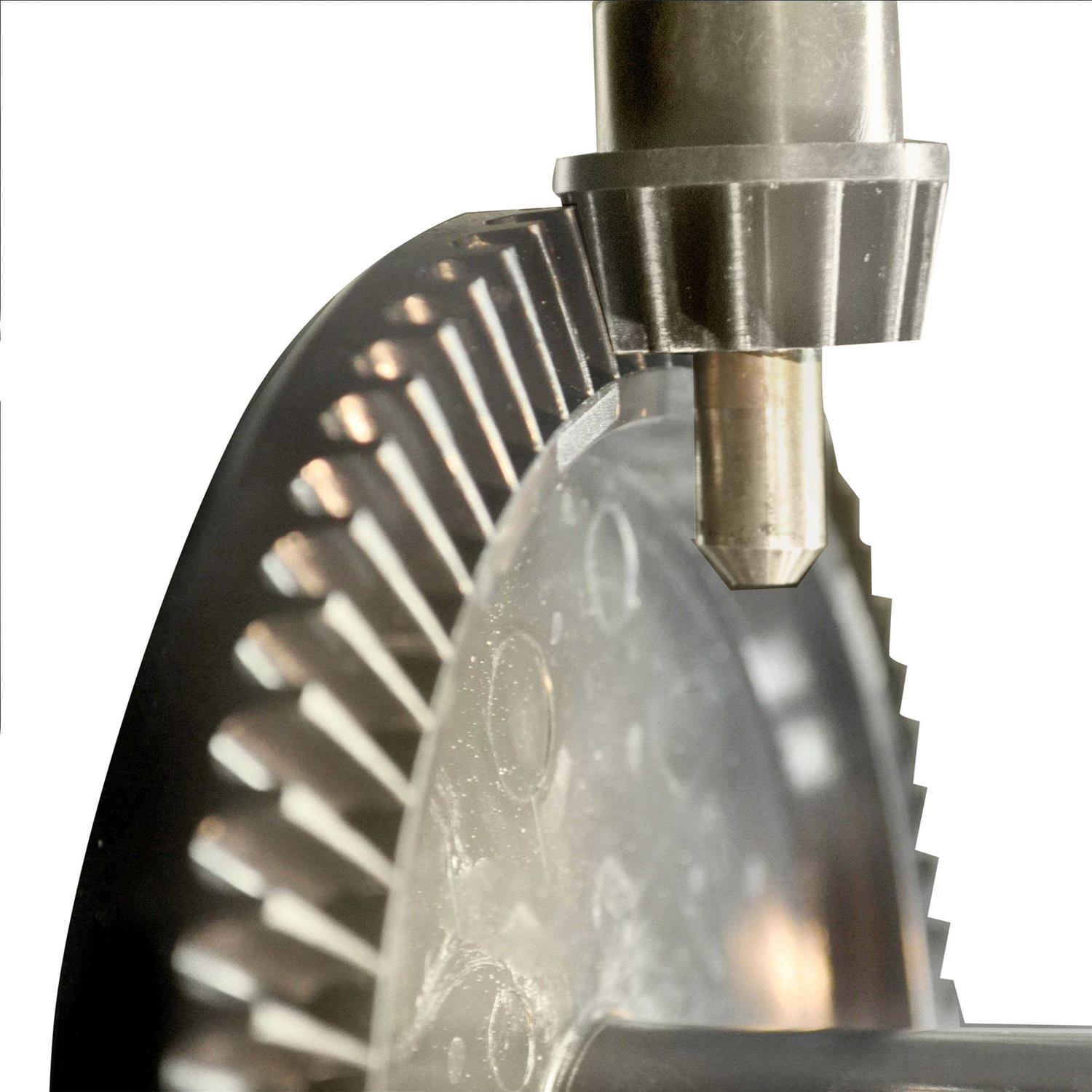 Chapin 100 lb. Professional Salt & Ice Melt Spreader - Image 4